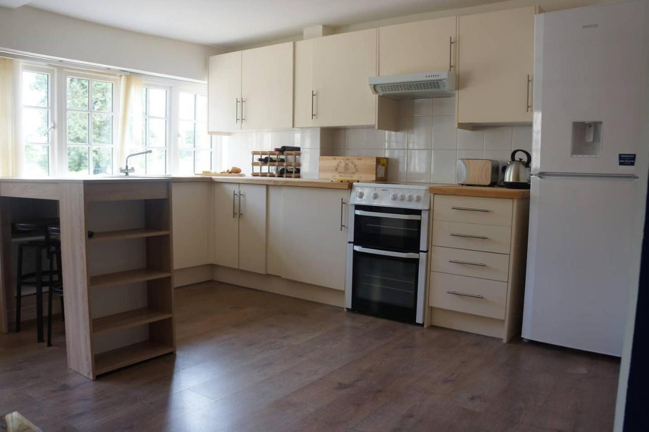 Crucis Park Estate Villa Cirencester Bagian luar foto