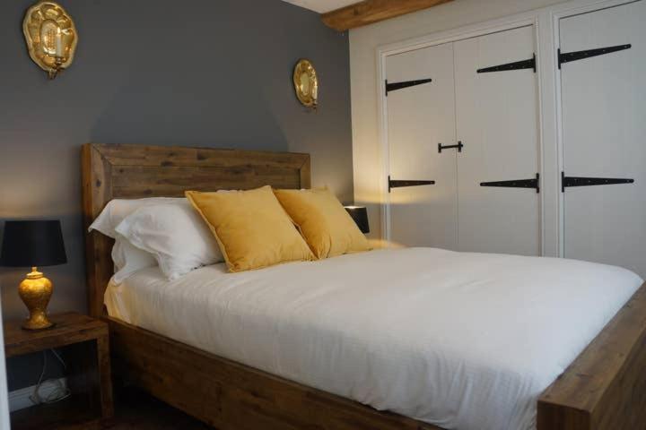 Crucis Park Estate Villa Cirencester Bagian luar foto