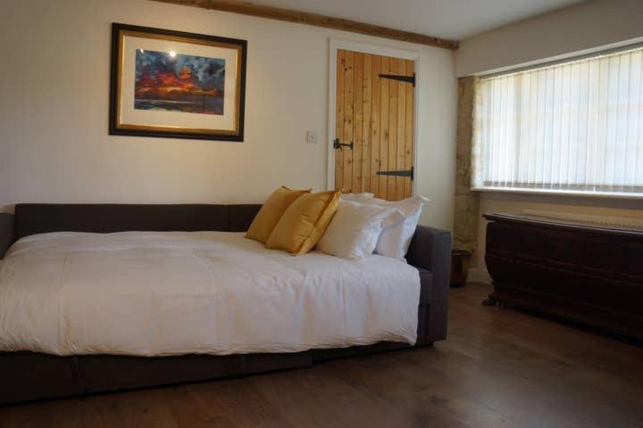 Crucis Park Estate Villa Cirencester Bagian luar foto